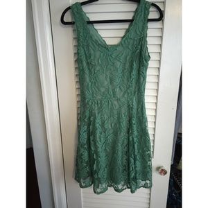 Alya Francesca’s Green Lace Dress